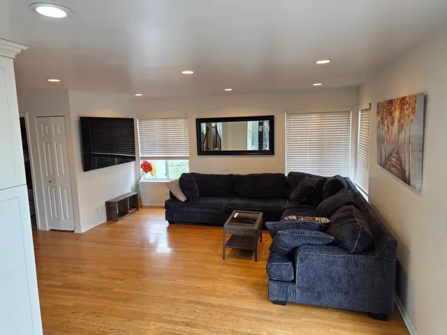 $479,900 | 7943 Dada Drive, Gurnee, IL 60031