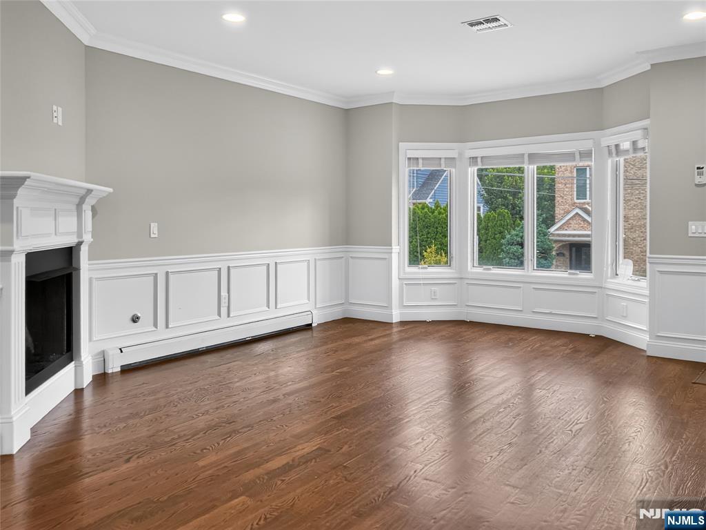 365 Tom Hunter Road Fort Lee, NJ 07024 - Photo 4 of 31 Gallery Image 4