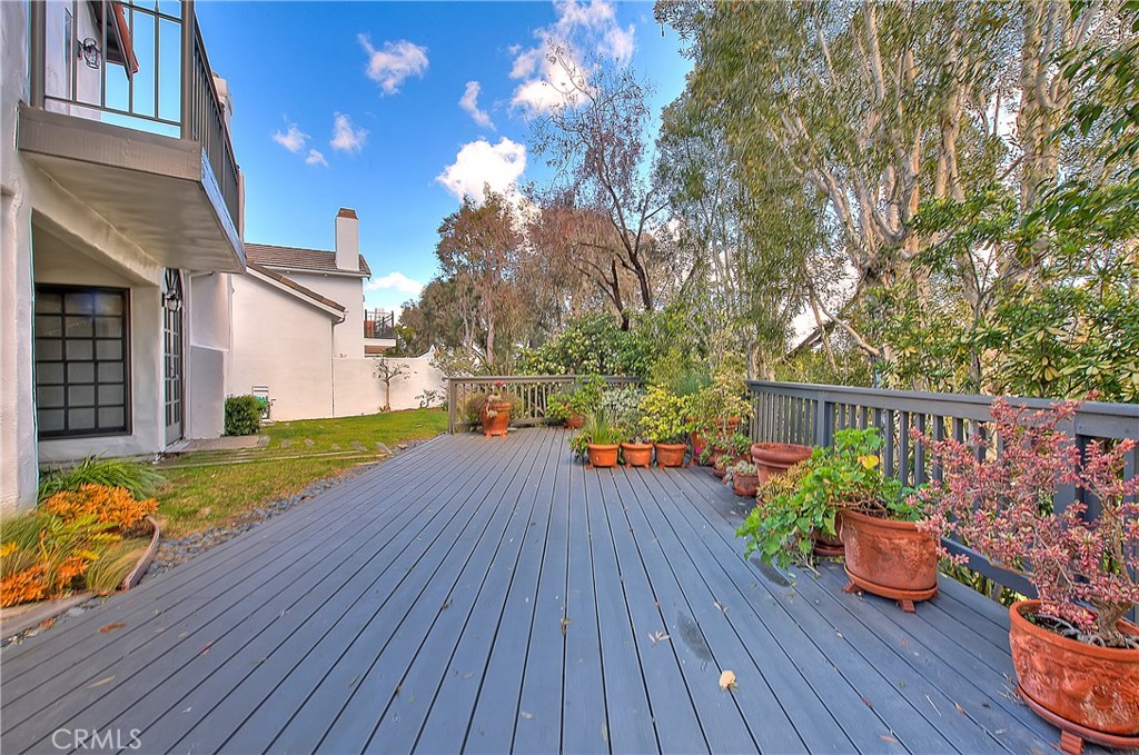 2 Cambridge Manhattan Beach, CA 90266 - Photo 6 of 18 a view of a house with wooden floor