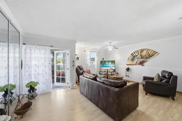 $1,400 | 4851 Northwest 21st Street, Unit 2P, Lauderhill, FL 33313