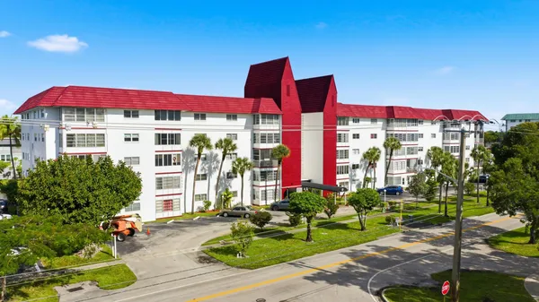 $1,400 | 4851 Northwest 21st Street, Unit 2P, Lauderhill, FL 33313