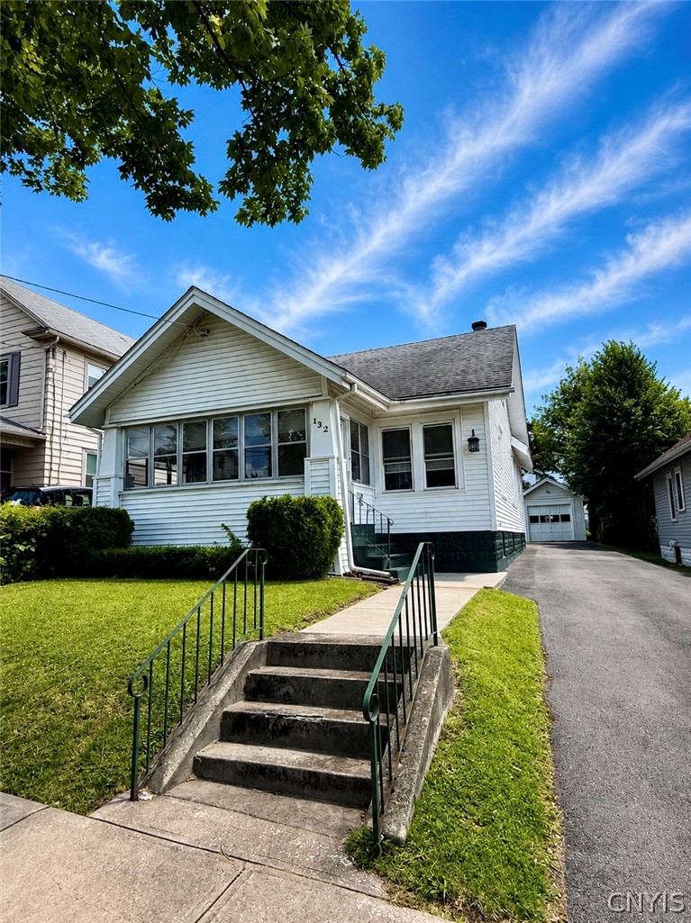 132 Winthrop Road Syracuse, NY 13206 - Photo 3 of 29