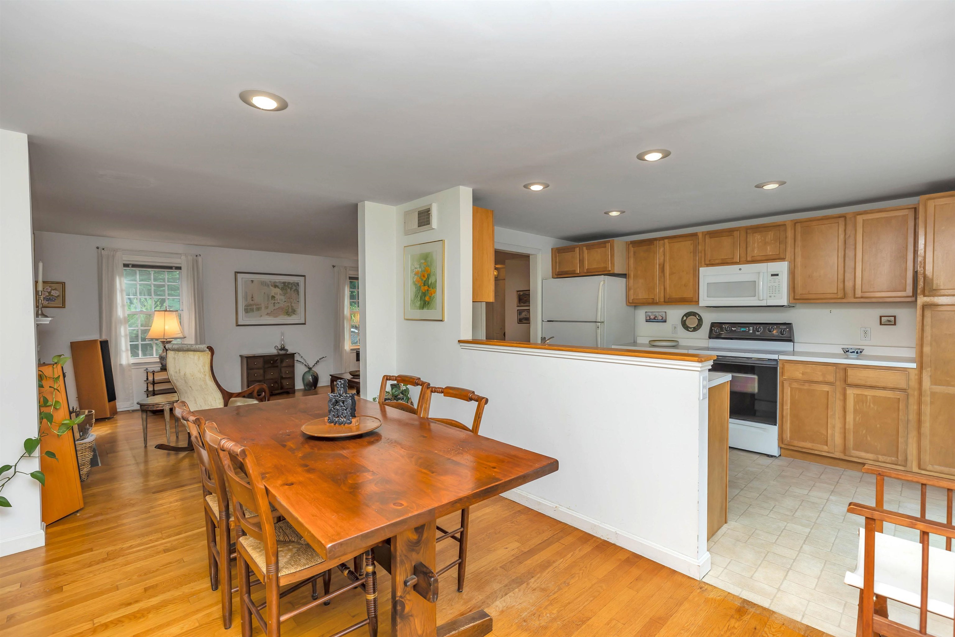 6 Governor Square Peterborough, NH 03458 - Photo 8 of 29