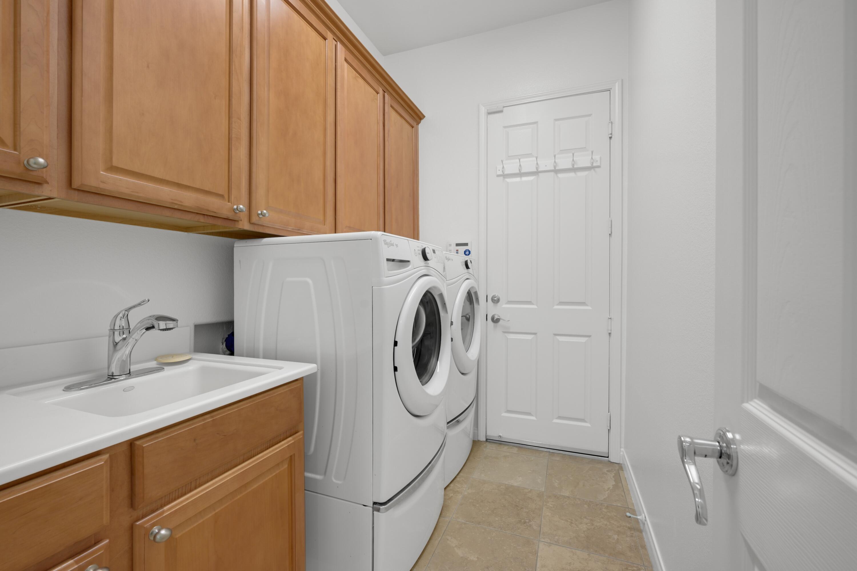 40092 Calle San Geronimo Indio, CA 92203 - Photo 25 of 48 a utility room with dryer and washer