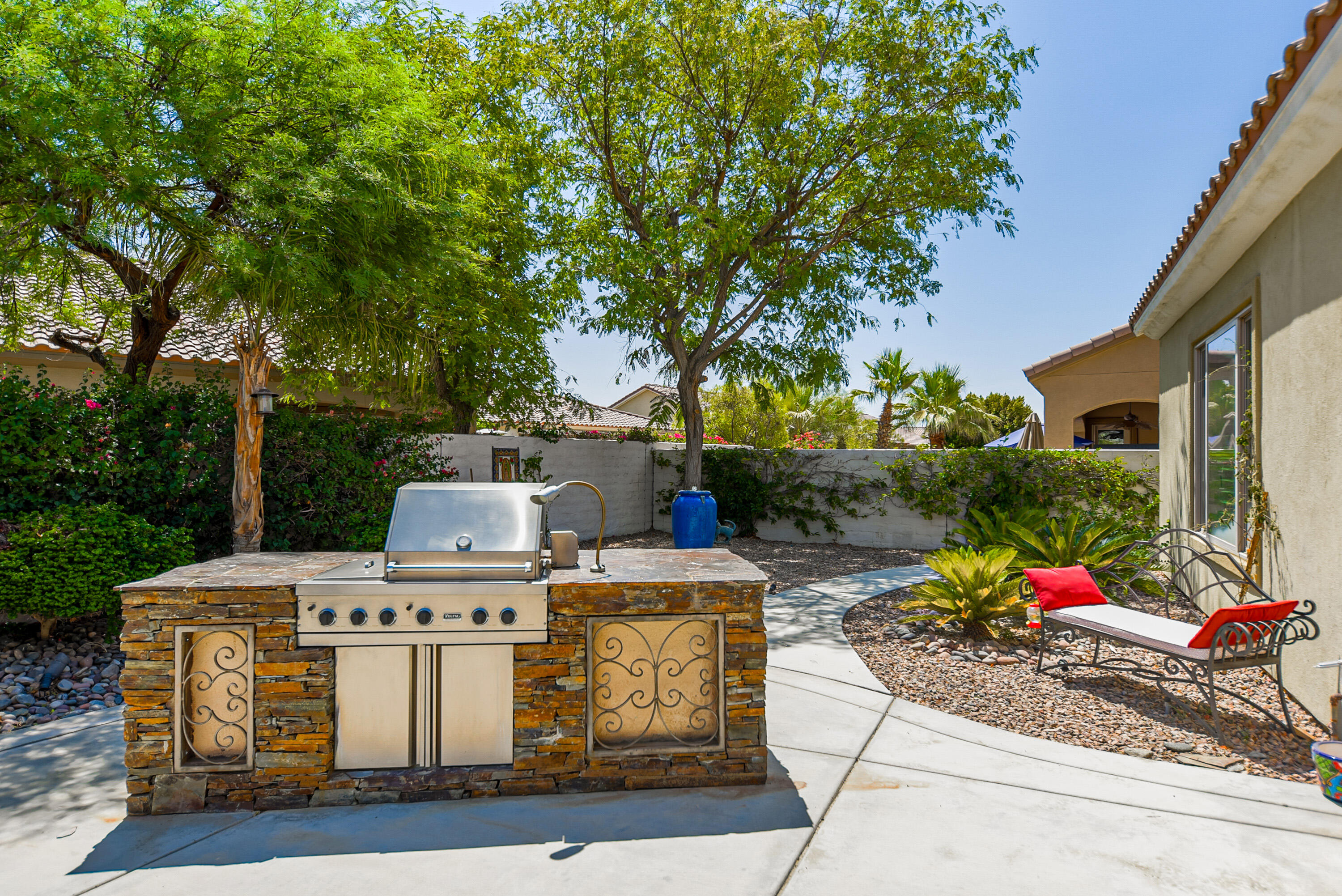 40092 Calle San Geronimo Indio, CA 92203 - Photo 31 of 48 a view of a table and chairs in patio