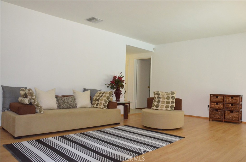 4811 Hampton Road La Canada Flintridge, CA 91011 - Photo 2 of 12