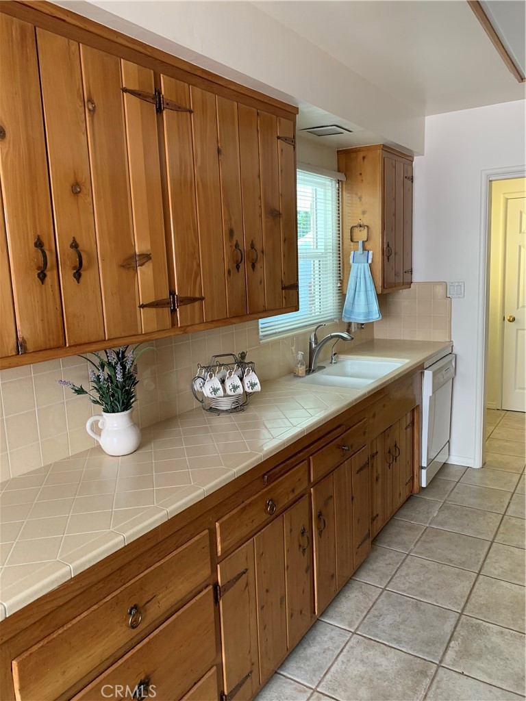 4811 Hampton Road La Canada Flintridge, CA 91011 - Photo 6 of 12