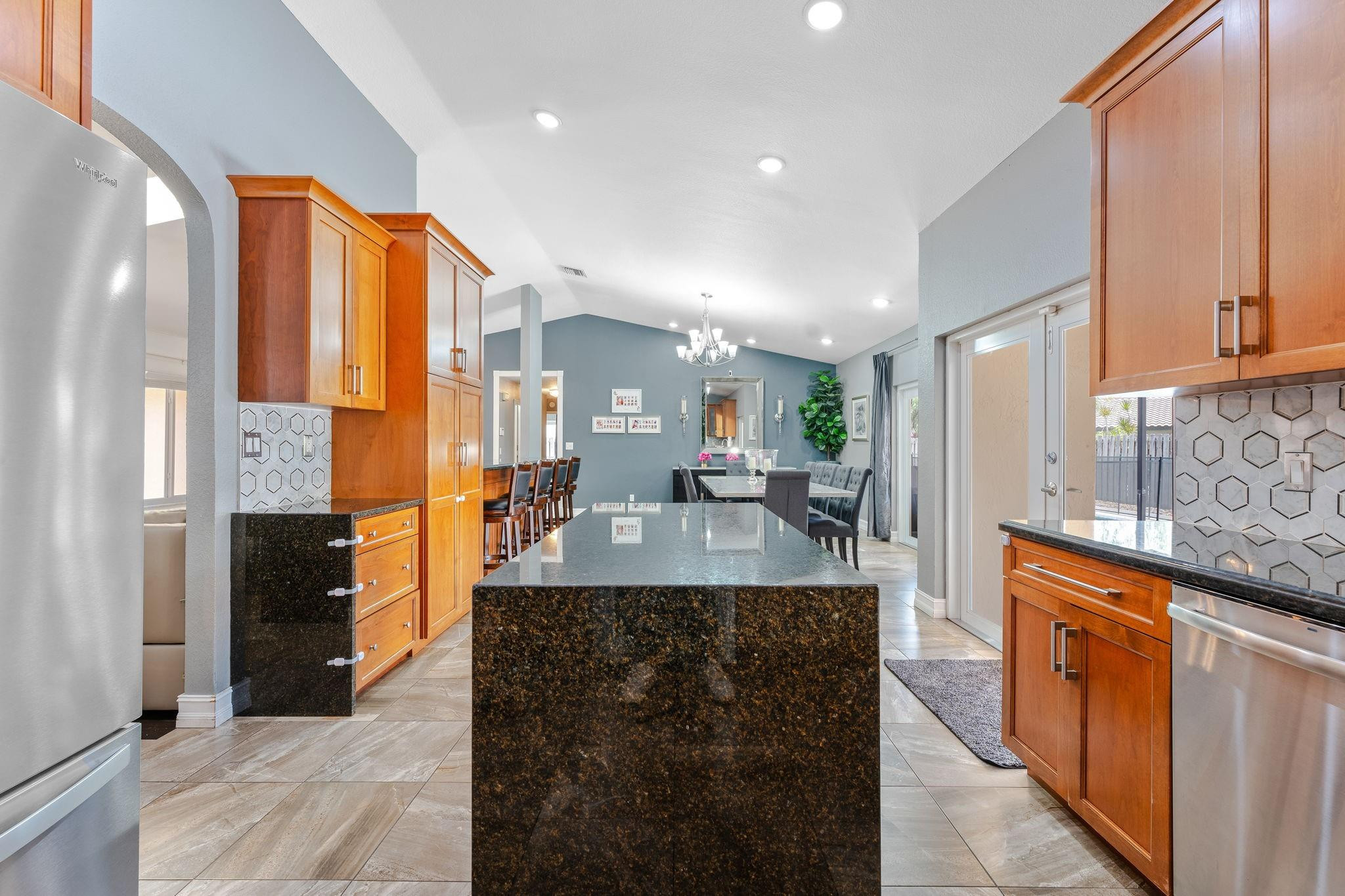 15541 South Roundtable Road Davie, FL 33331 - Photo 4 of 16 Photo 4