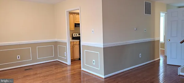 $3,090 | 5422 Long Boat Court, Fairfax, VA 22032