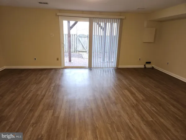 $3,200 | 5422 Long Boat Court, Fairfax, VA 22032