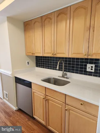 $3,090 | 5422 Long Boat Court, Fairfax, VA 22032