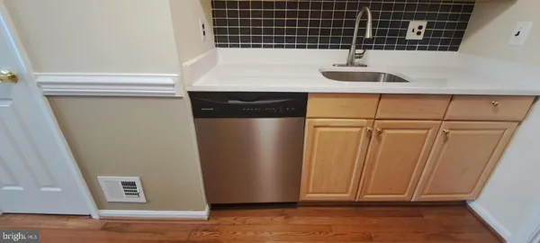 $3,090 | 5422 Long Boat Court, Fairfax, VA 22032