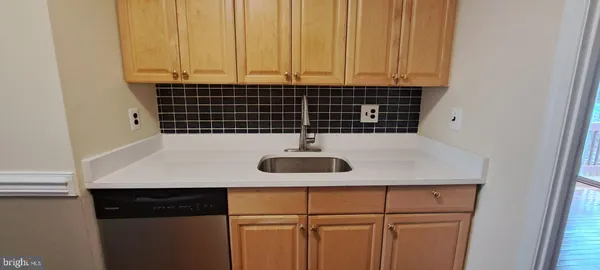 $3,090 | 5422 Long Boat Court, Fairfax, VA 22032