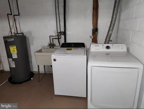 $3,090 | 5422 Long Boat Court, Fairfax, VA 22032