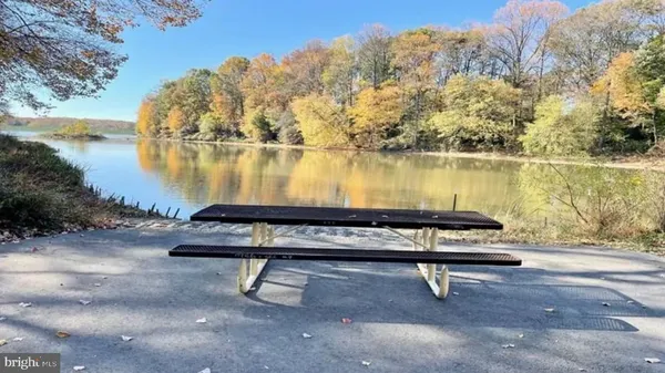 $3,090 | 5422 Long Boat Court, Fairfax, VA 22032