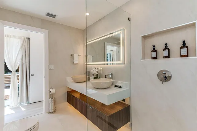 $13,000 | 616 Northeast 16th Terrace, Fort Lauderdale, FL 33304