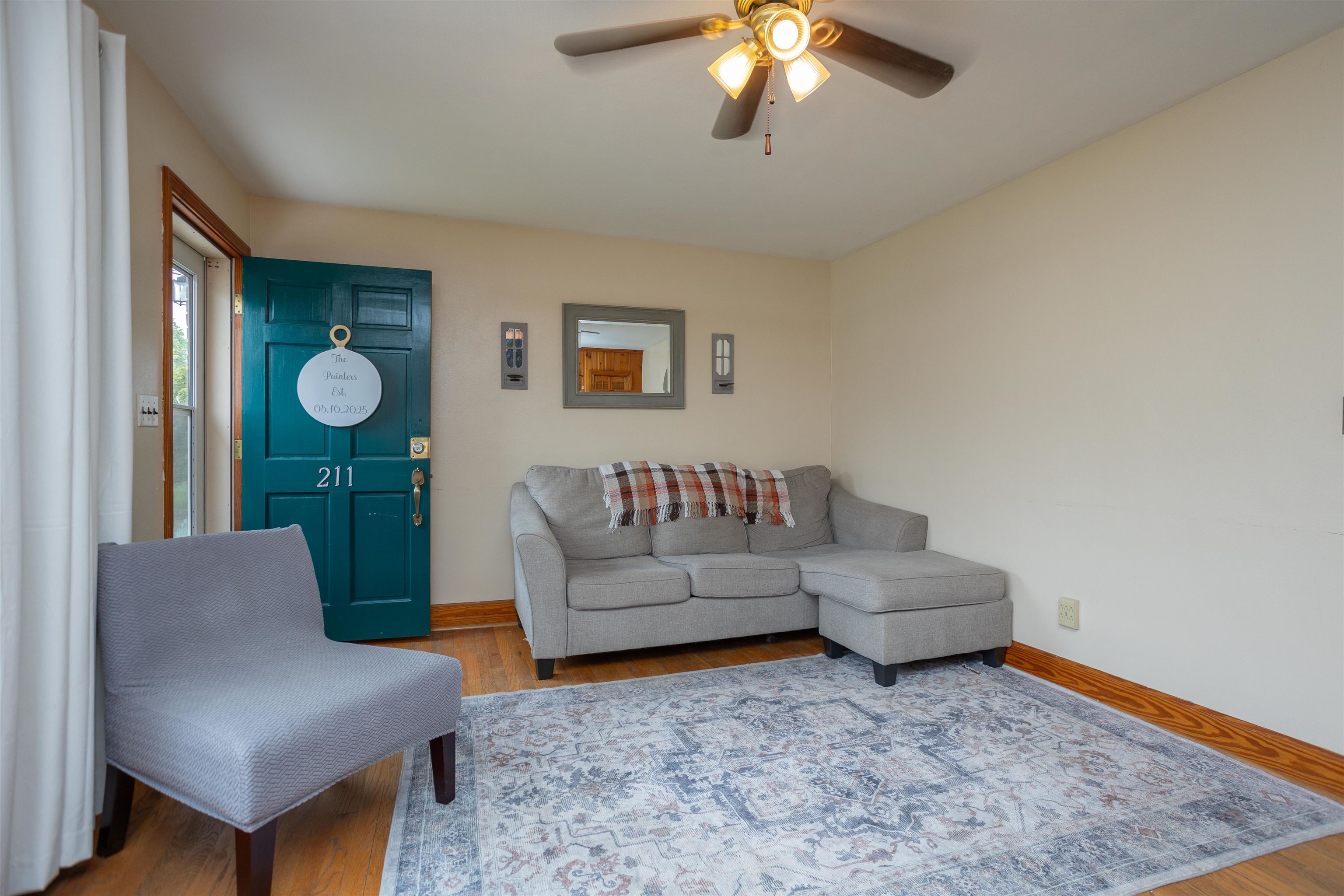 211 George Street Staunton, VA 24401 - Photo 4 of 37 a living room with furniture and a rug