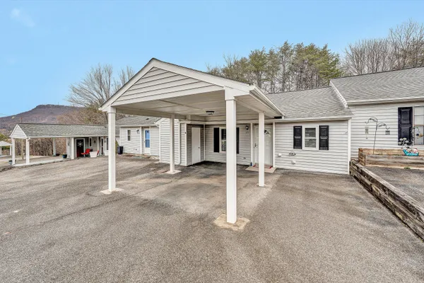 $239,500 | 375 Tinkerview Drive, Cloverdale, VA 24077