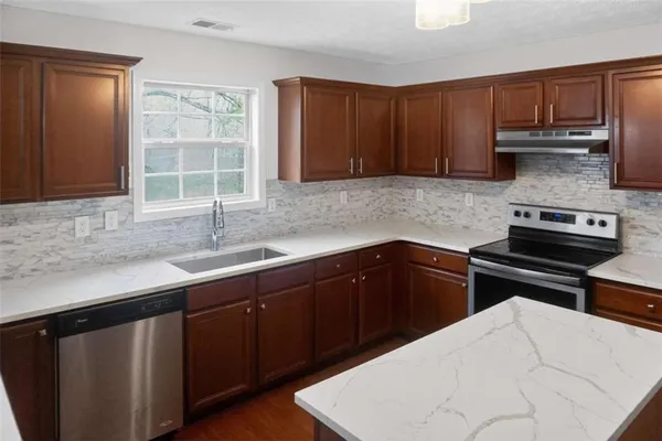 $2,500 | 905 Pownal Lane, Hampton, GA 30228