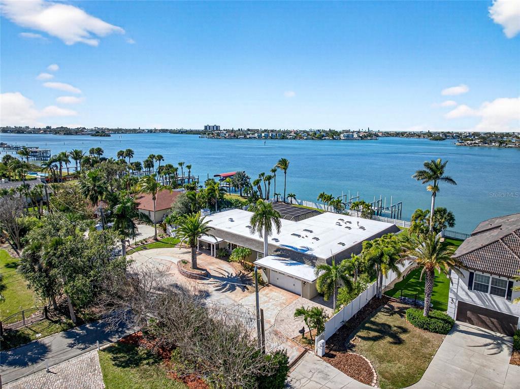 2326 Seton Lane Largo, FL 33774 - Photo 4 of 36