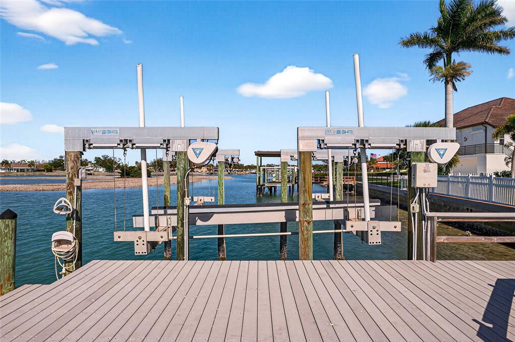 2326 Seton Lane Largo, FL 33774 - Photo 9 of 36