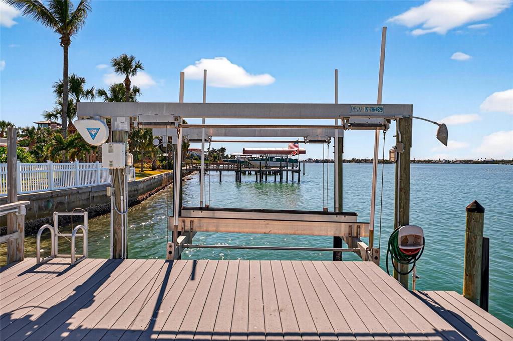 2326 Seton Lane Largo, FL 33774 - Photo 10 of 36