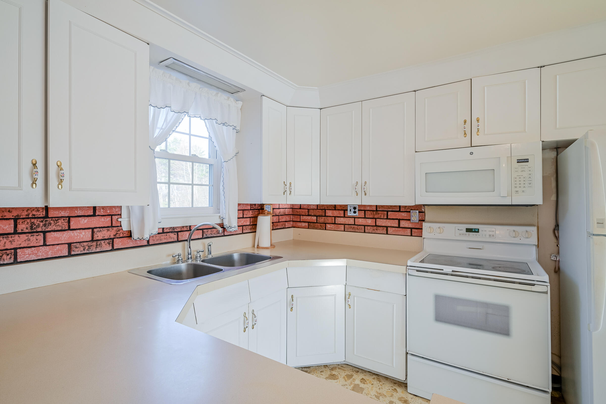208 Nelson Road Augusta, ME 04330 - Photo 7 of 38 109798gr-122