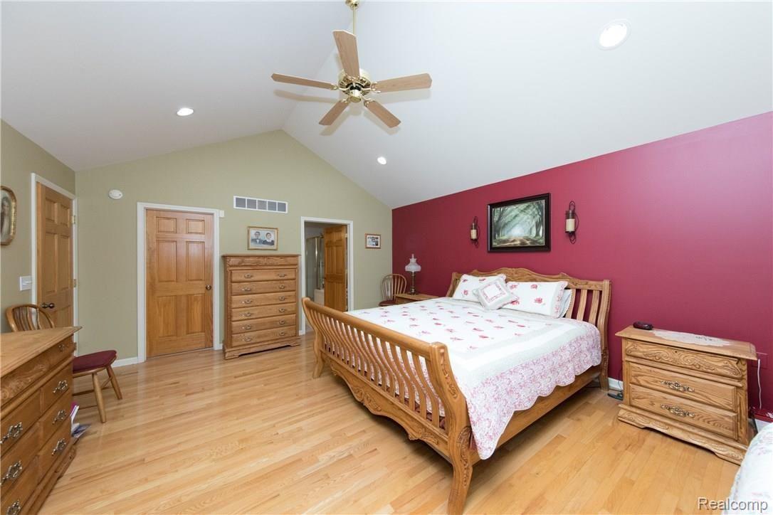 4352 North Oak Road Davison, MI 48423 - Photo 23 of 70 MasterBedroom2.jpg