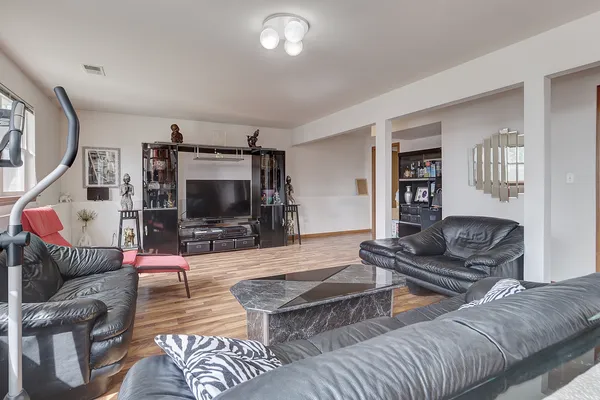 $360,000 | 59 Austrian Drive, Romeoville, IL 60446