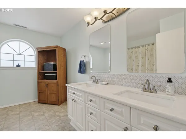 $649,900 | 163 Southwest Sandlewood Loop, Gresham, OR 97030