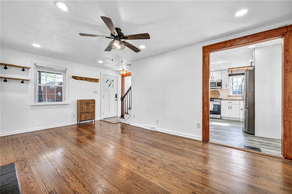 2075 Spring Valley Road Pittsburgh, PA 15243 - Photo 10 of 46