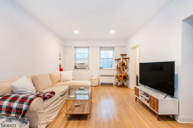 $2,900 | 380 Claremont Avenue, Unit 1, Montclair, NJ 07042