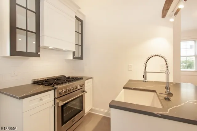 $2,800 | 380 Claremont Avenue, Unit 8, Montclair, NJ 07042