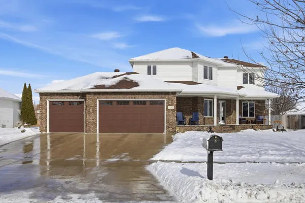 $684,900 | 5144 Rose Creek Parkway South, Fargo, ND 58104