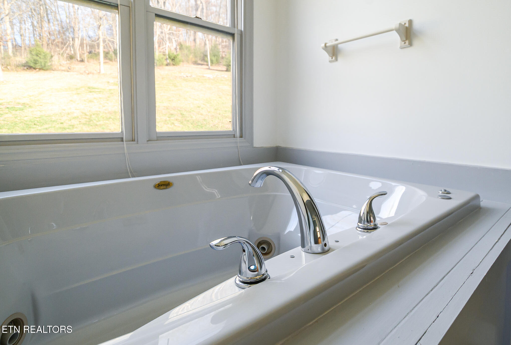 227 Lone Ridge Lane Clinton, TN 37716 - Photo 23 of 58 Whirlpool tub