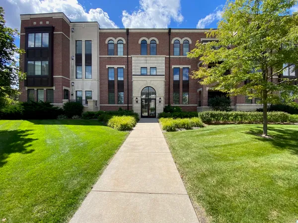 $429,900 | 19155 Thomson Drive, Unit 304, Brookfield, WI 53045