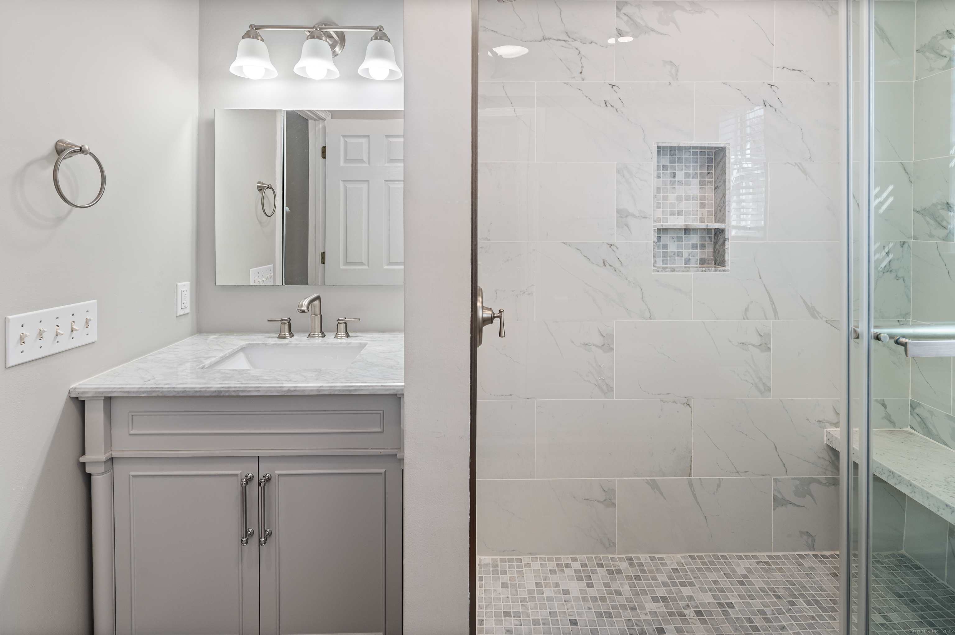 596 Glenbrook Road, Unit 36 Stamford, CT 06906 - Photo 13 of 25 a bathroom with a sink shower and a mirror
