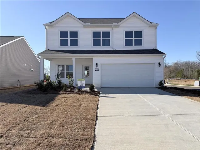 a view of a house with backyard