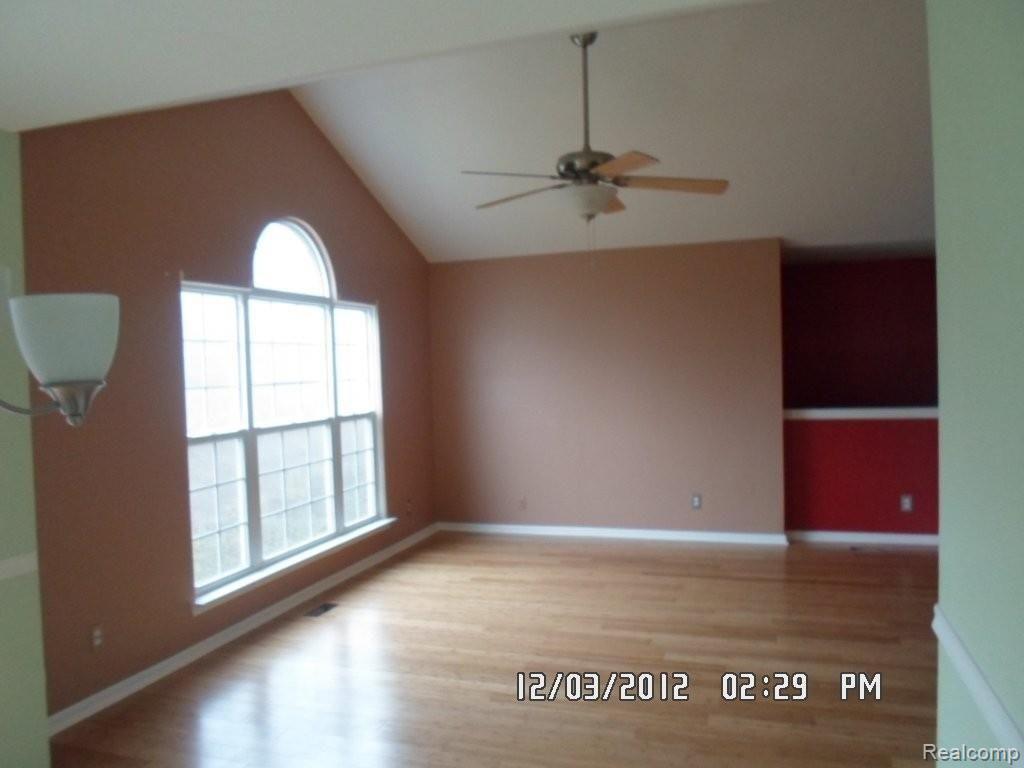 1906 Flagstone Circle Rochester, MI 48307 - Photo 15 of 18 SAM_8736.JPG