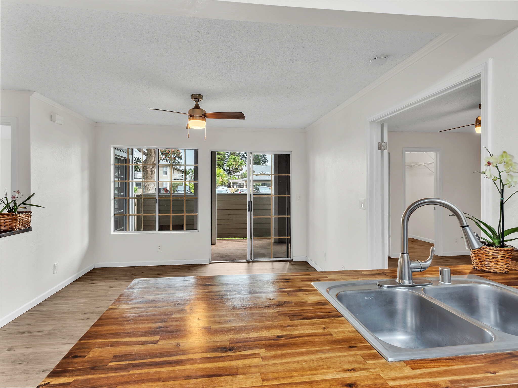 68-3883 Lua Kula Street, Unit 2102 Waikoloa, HI 96738 - Photo 2 of 29 a swimming pool with window