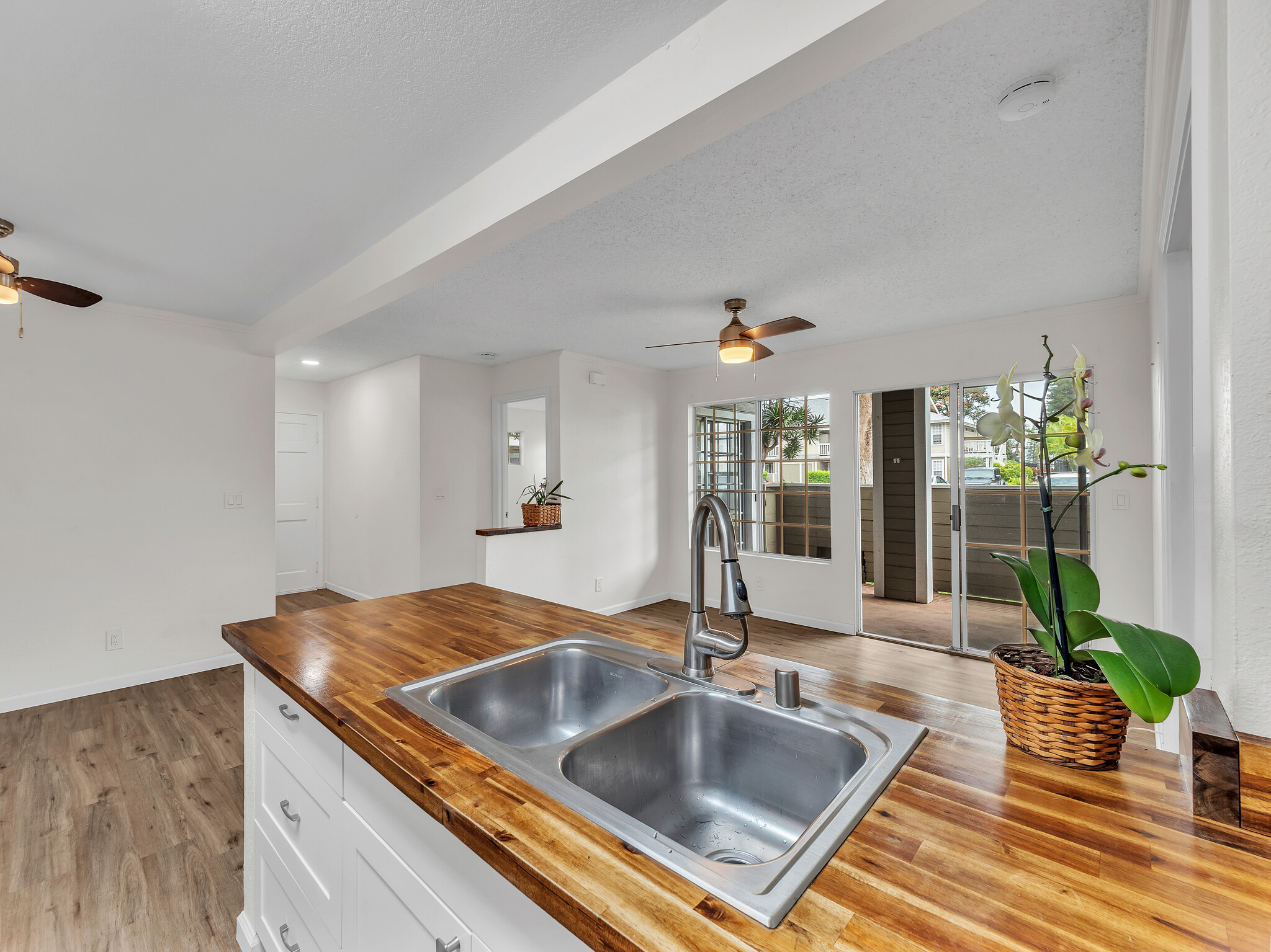 68-3883 Lua Kula Street, Unit 2102 Waikoloa, HI 96738 - Photo 3 of 29 a kitchen with a sink and chandelier
