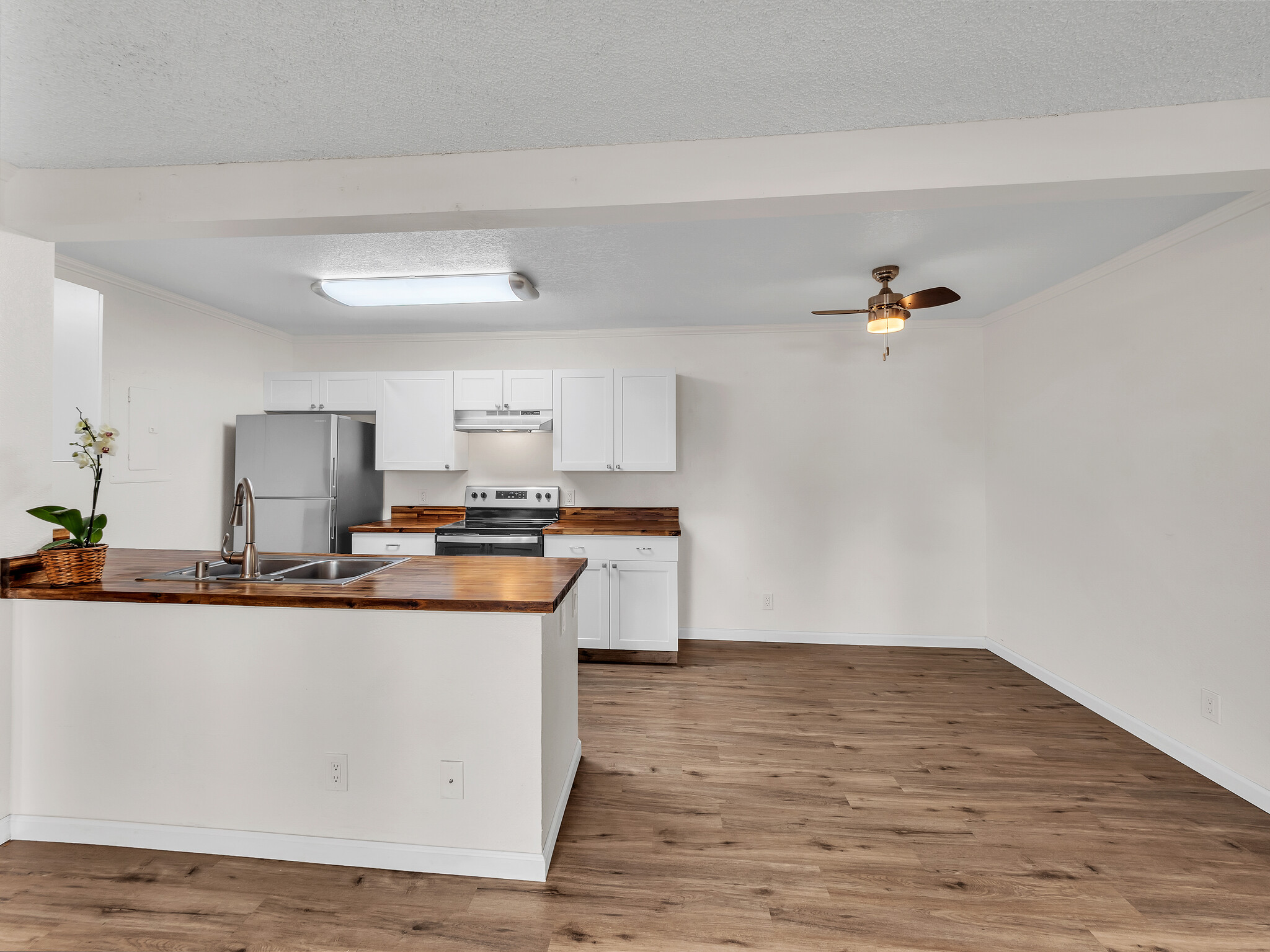 68-3883 Lua Kula Street, Unit 2102 Waikoloa, HI 96738 - Photo 7 of 29 a kitchen with a sink and cabinets