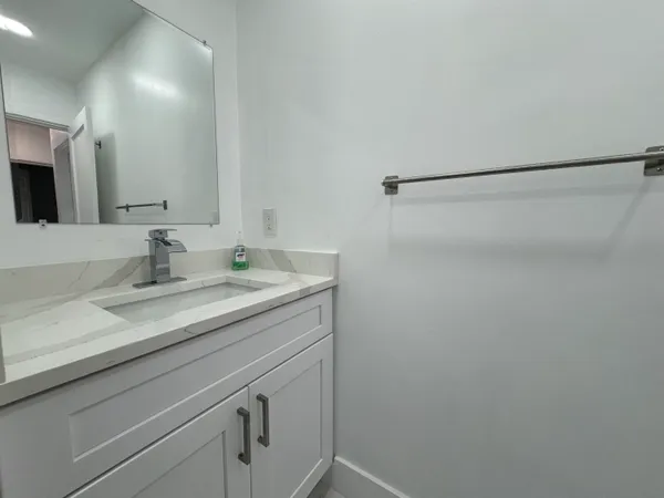 $1,700 | 4205 North Flagler Drive, Unit 8, West Palm Beach, FL 33407