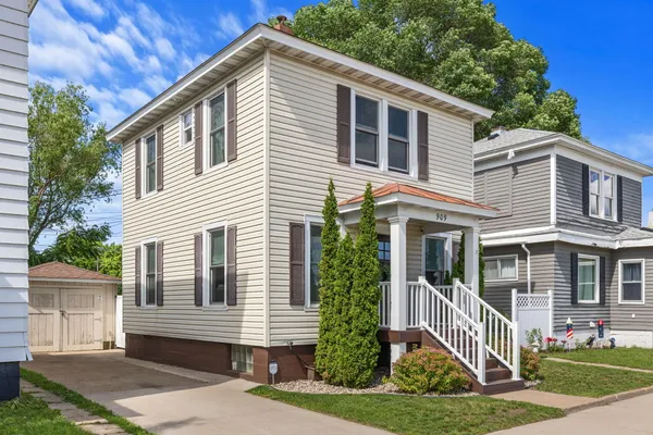 $239,900 | 909 Green Bay Street, La Crosse, WI 54601