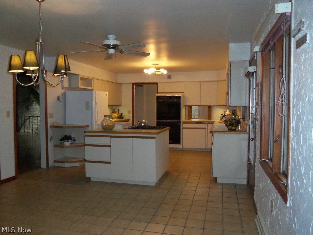 7371 Button Road Mentor, OH 44060 - Photo 7 of 25 THE EAT-KITCHEN WILL ACCOMMODATE THE LARGEST OF KITCHEN TABLES.