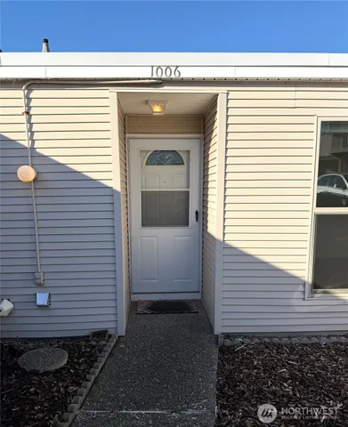 a view of a house with a yard and garage