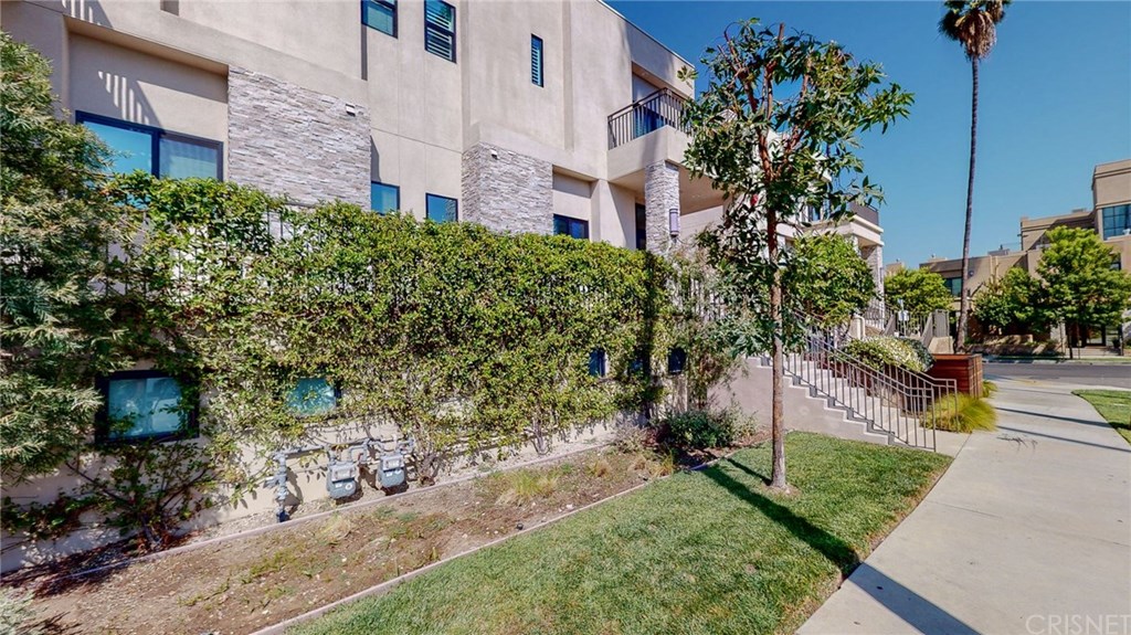 18703 Redwing Street Tarzana, CA 91356 - Photo 2 of 50