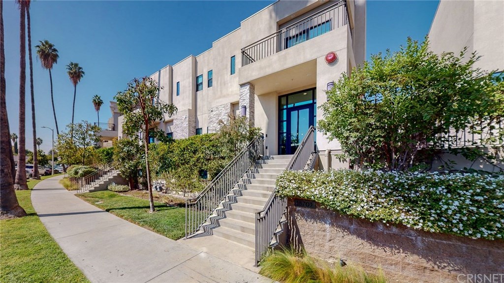 18703 Redwing Street Tarzana, CA 91356 - Photo 3 of 50