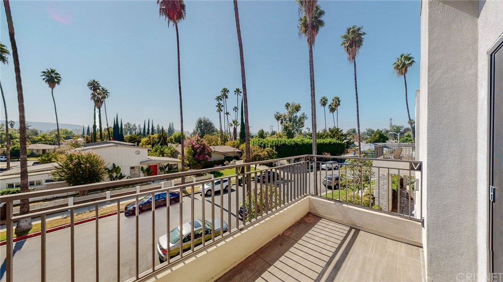 18703 Redwing Street Tarzana, CA 91356 - Photo 25 of 50