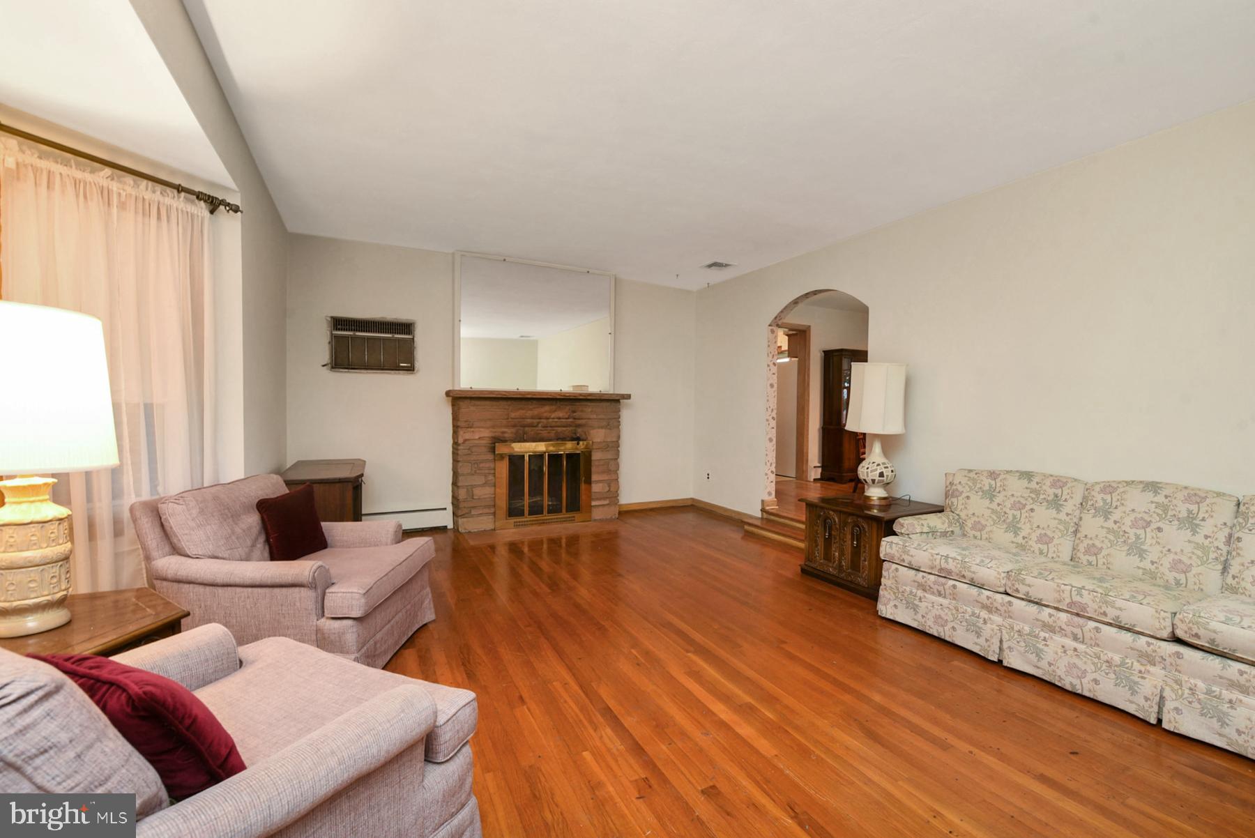 48 Cubberly Road Princeton Junction, NJ 08550 - Photo 5 of 26 Living Room